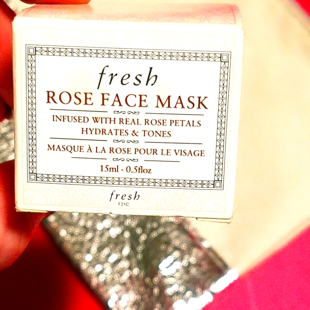 NWT Mini FRESH ROSE FACE MASK Trial Size Jar!